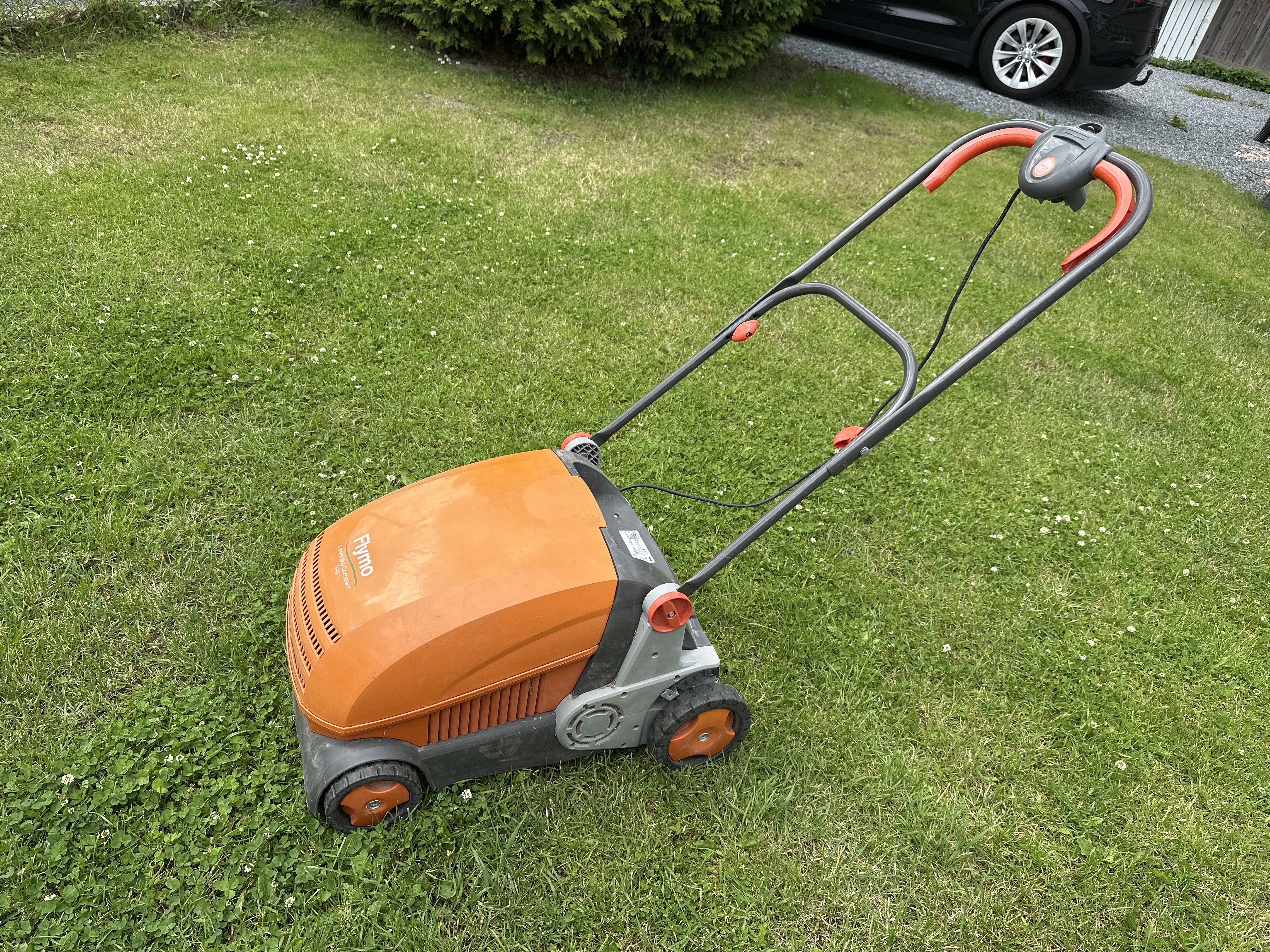 🌿 flymo lawnrake compact 340 – electric lawn scarifier / moss raker