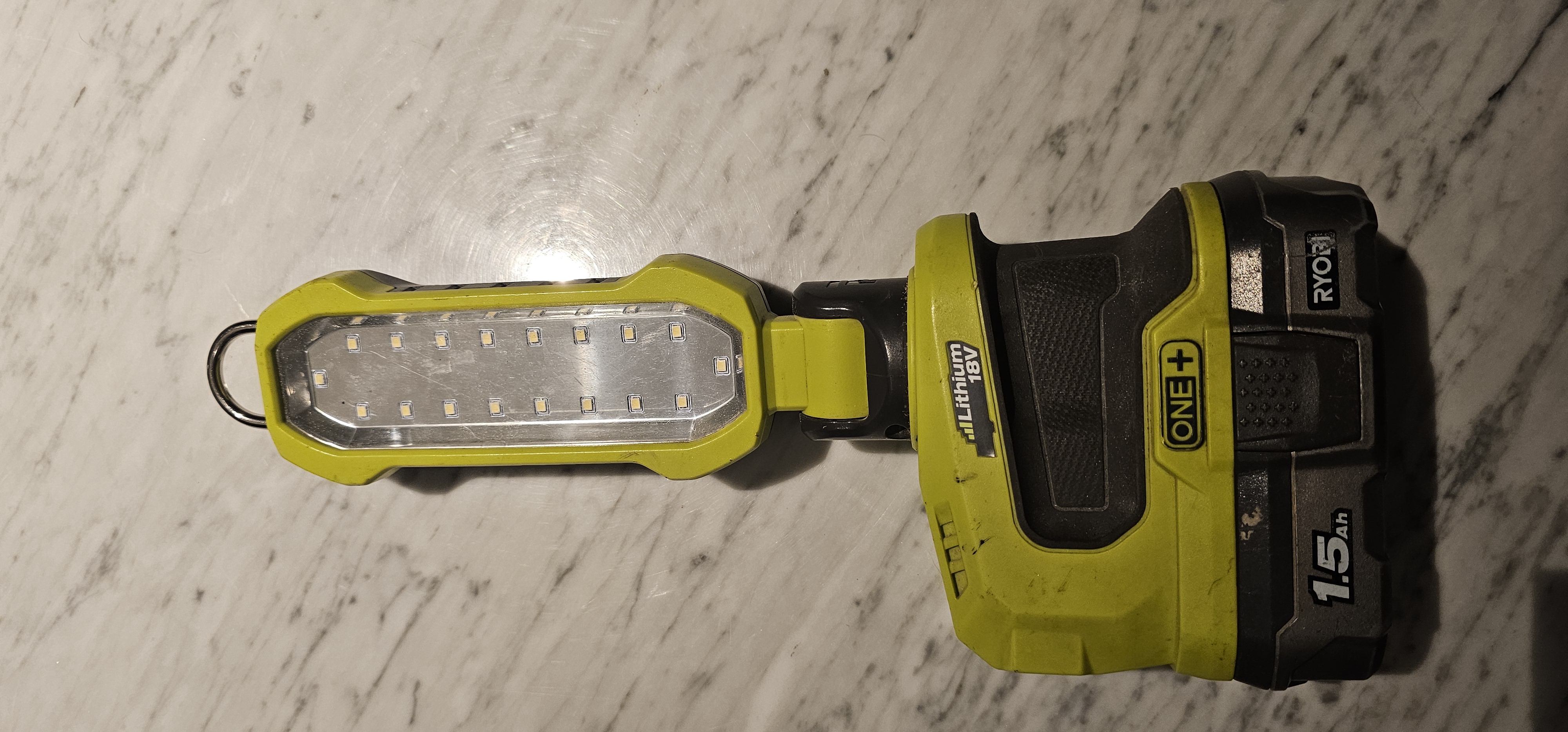Liten men kraftig ryobi arbeidslys