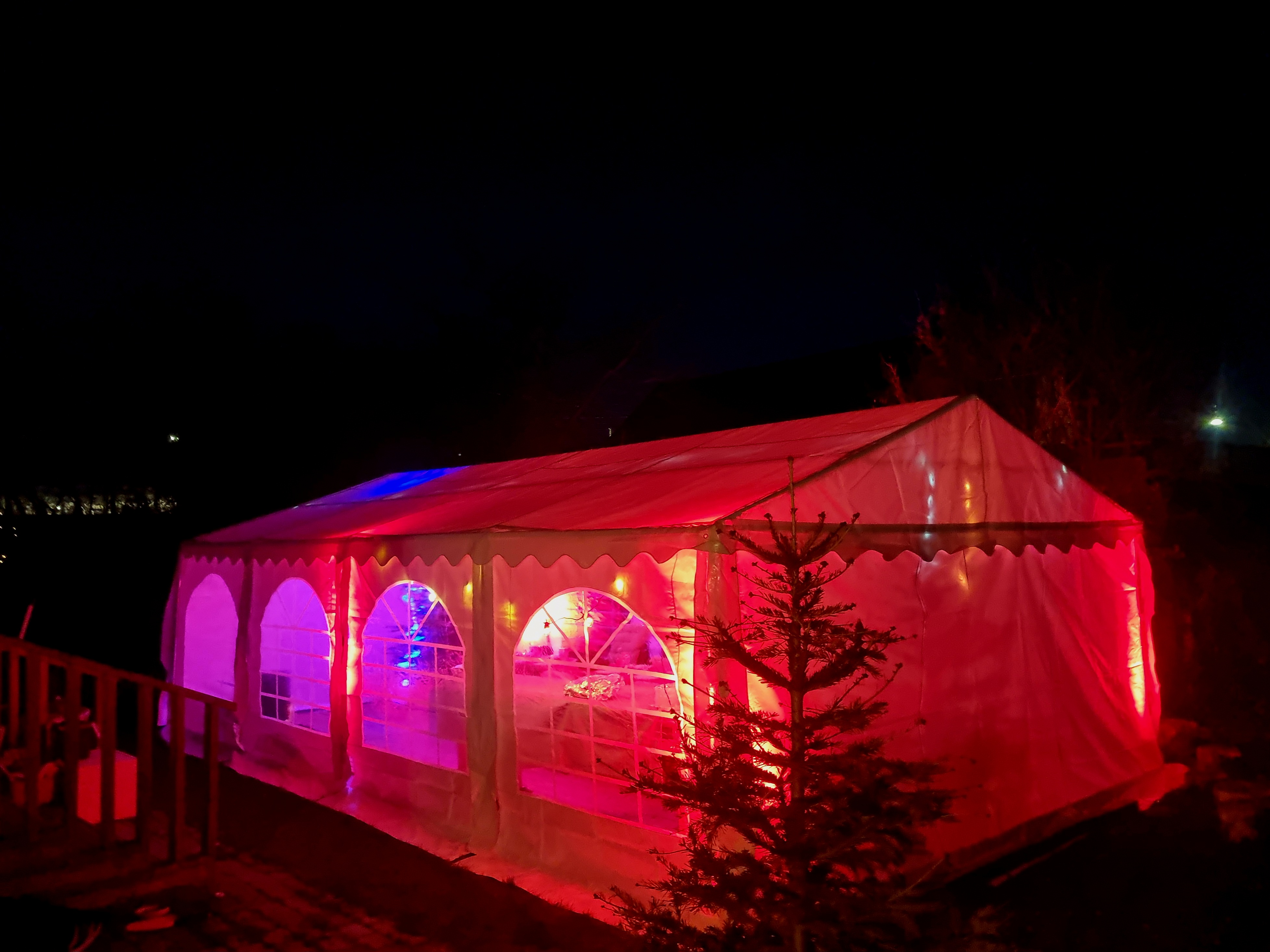 Partytelt 5x8 m2 med trægulv. 
