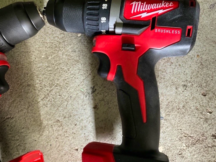 Milwaukee borrskruvdragare