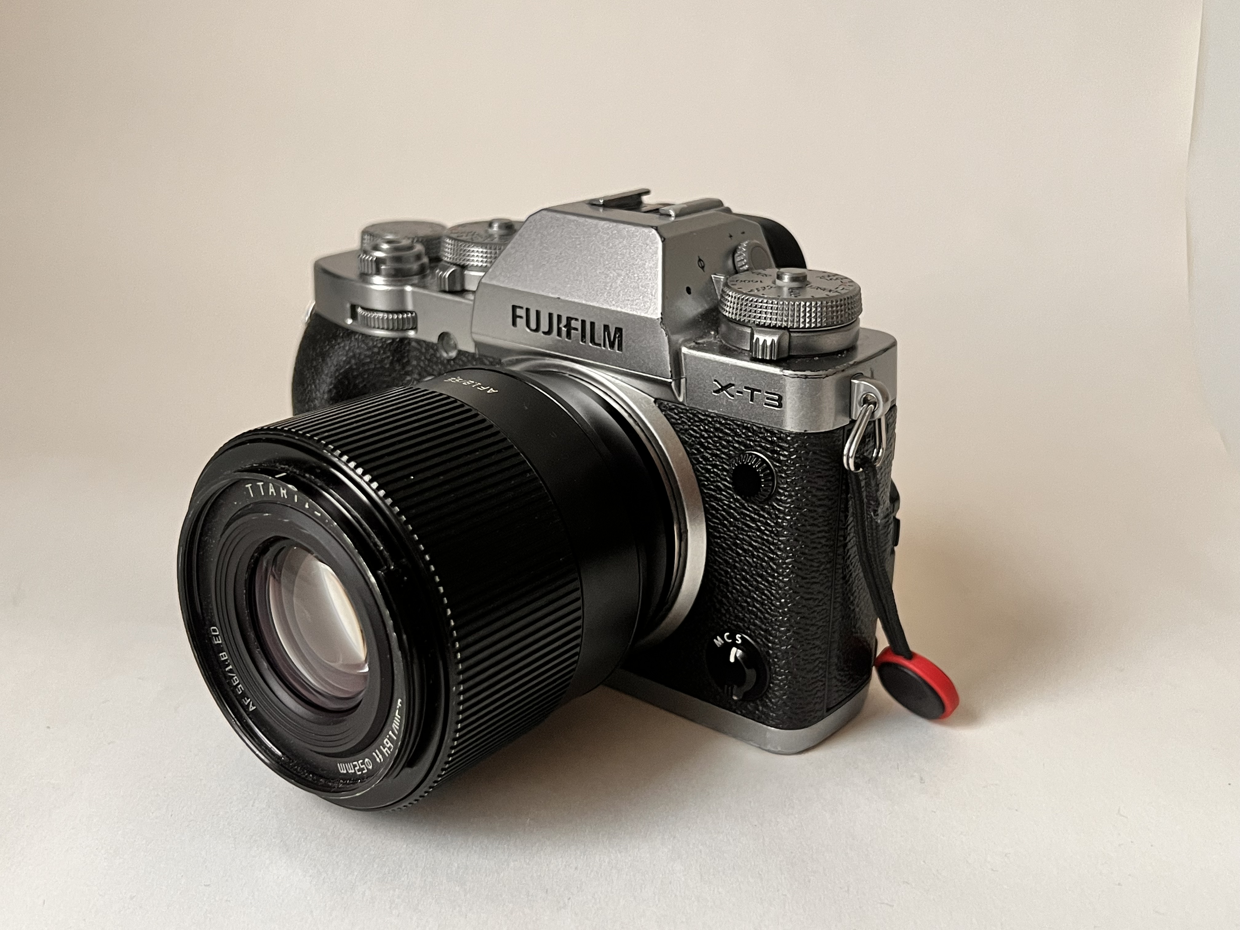 Fujifilm xt-3 with batteries film simulation (lens available )