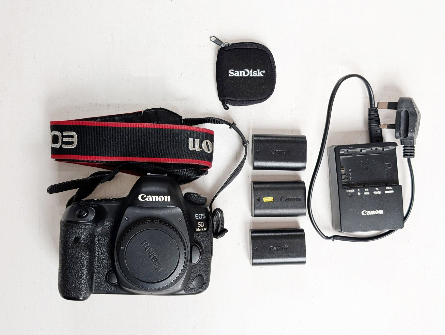 Canon eos 5d mark iv body with batteries, charger, 64gb sd card + strap