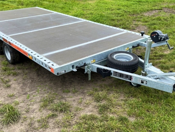 Tippbart maskinsläp m. vinsch