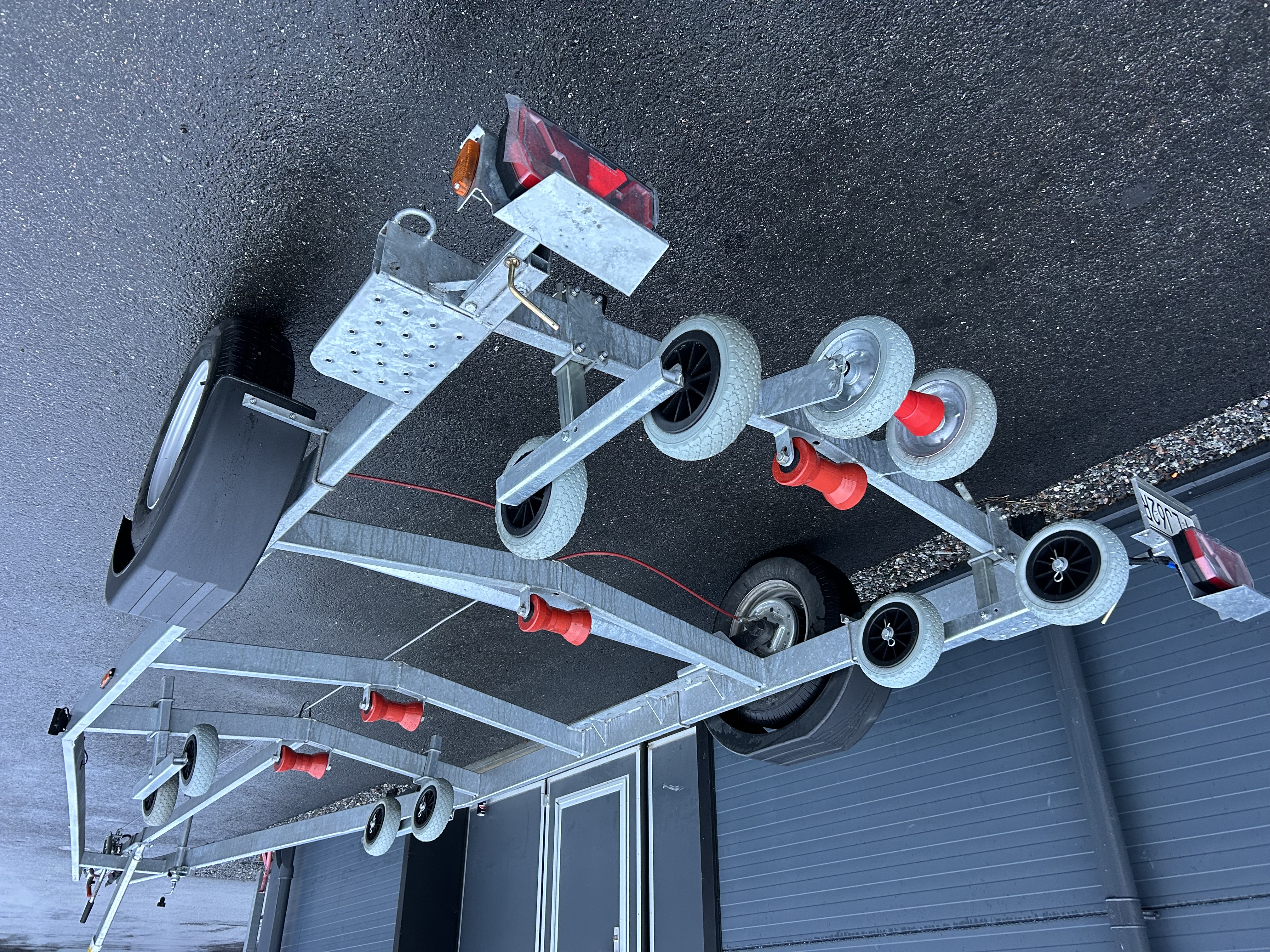 Båttrailer lastar 1400kg samt 7,2m båtar