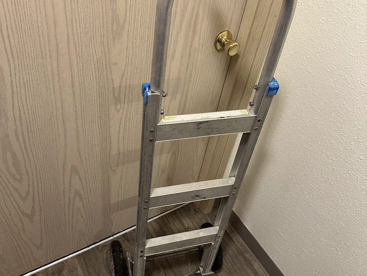 Heavy-duty hand truck / dolly – local pickup, easy transport