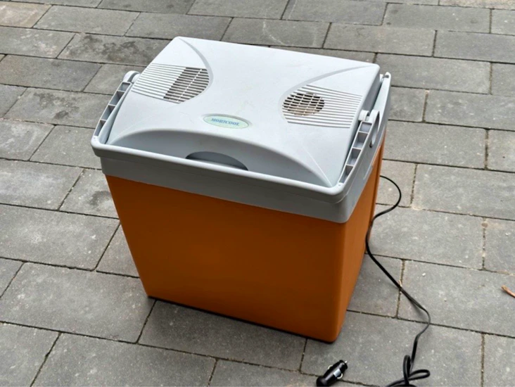 Kylbox 12 v dv / 220-240 ac