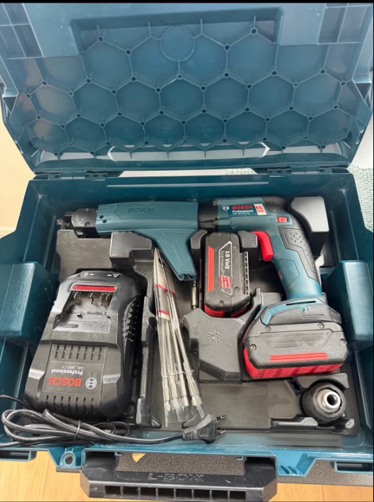 Bosch skruautomat med batterier og lader til leie