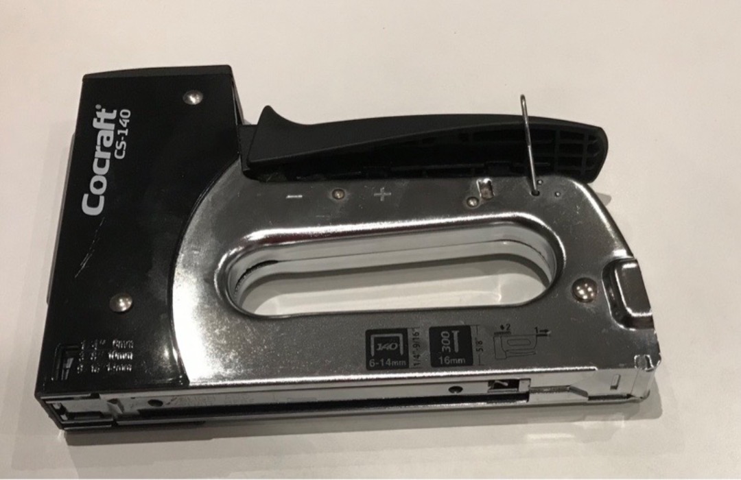 Häftpistol för klamrar och spik