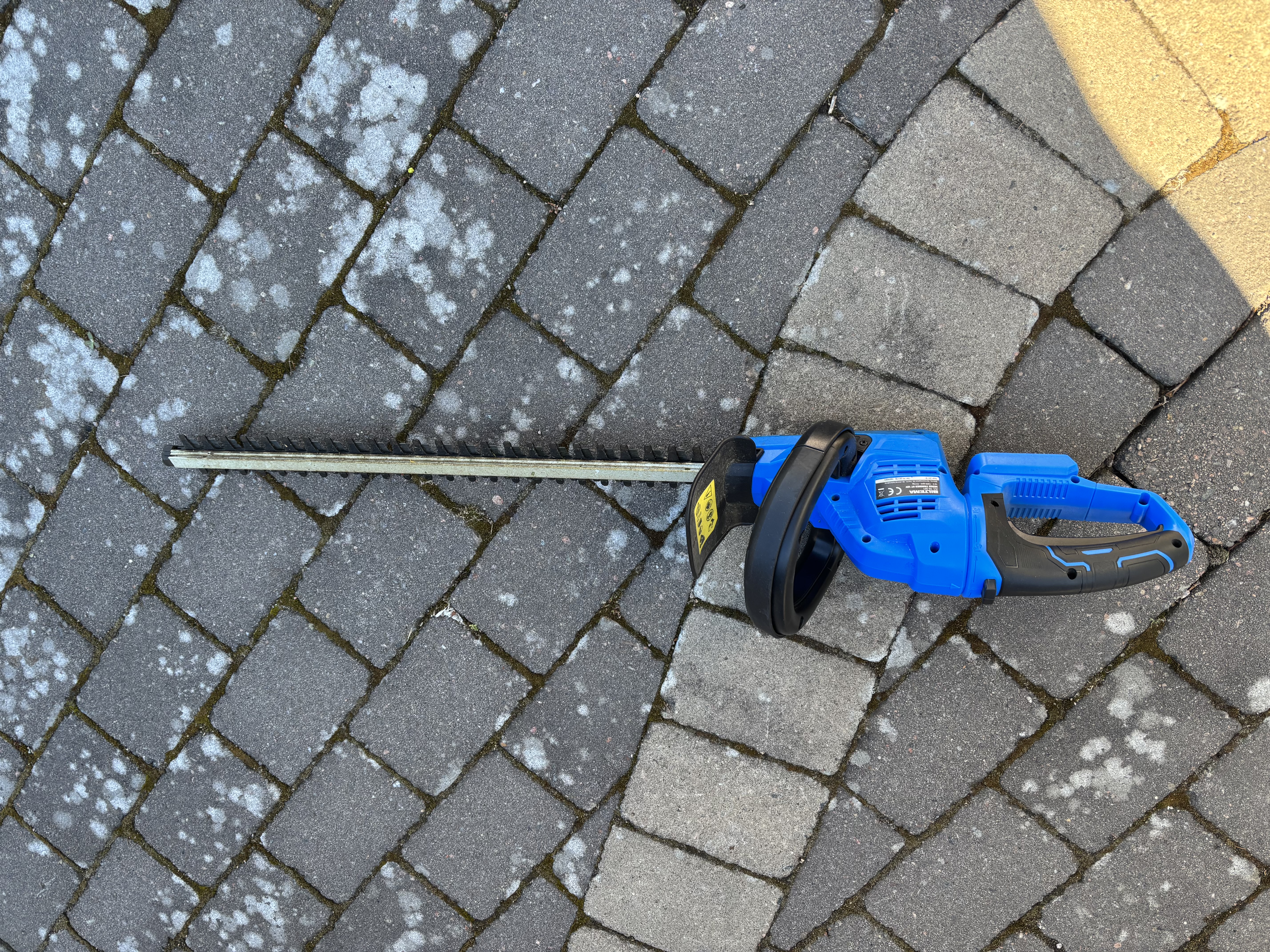 Batteridriven häcksax