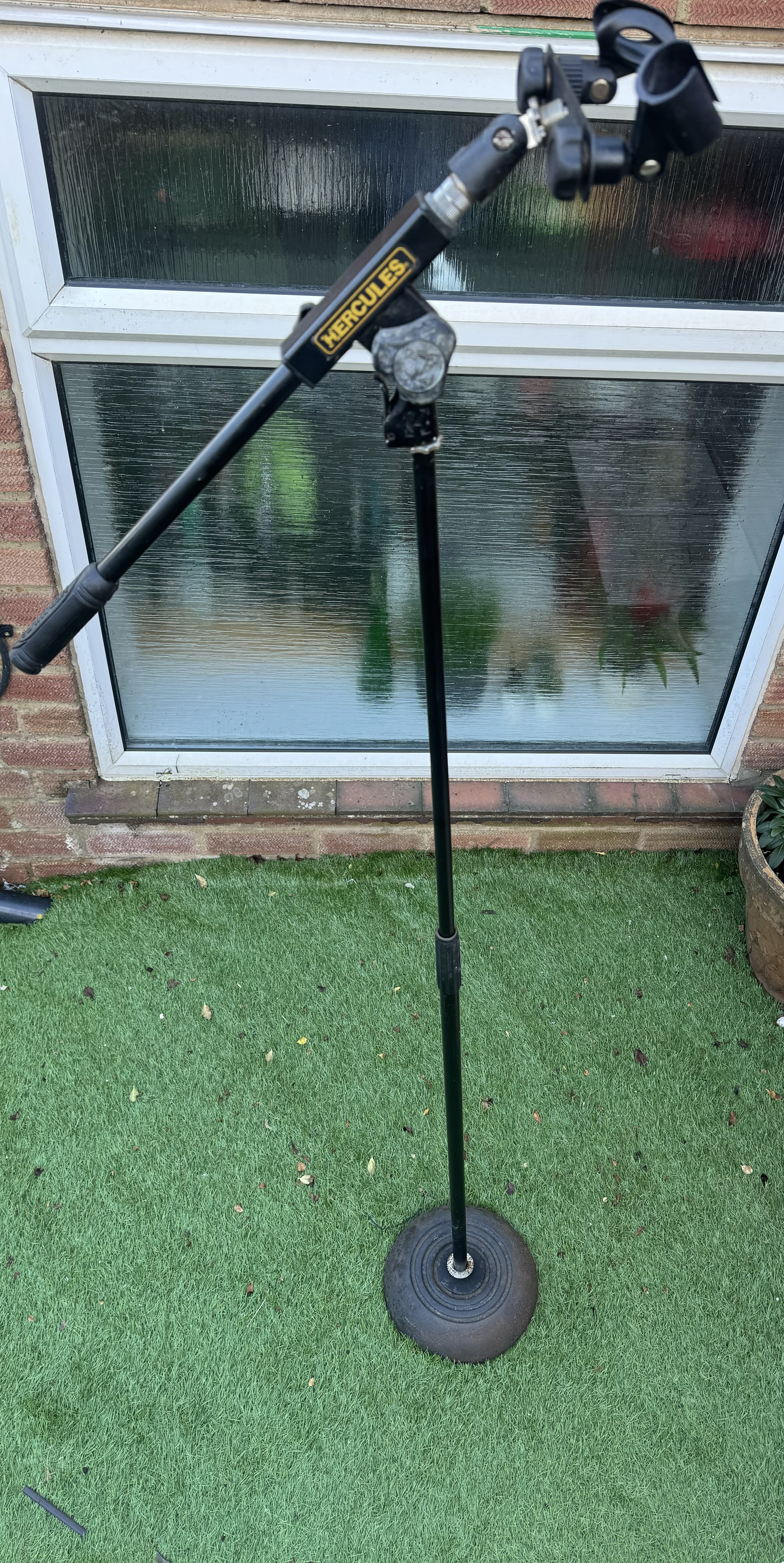 Hercules mic stand