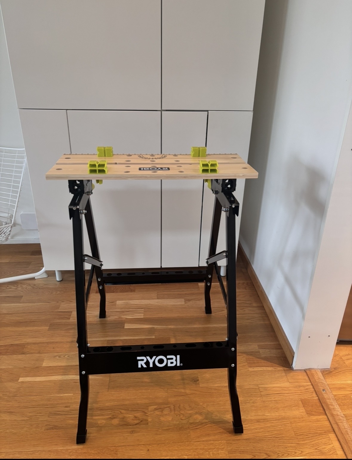 Hoppfällbar arbetsbänk från ryobi