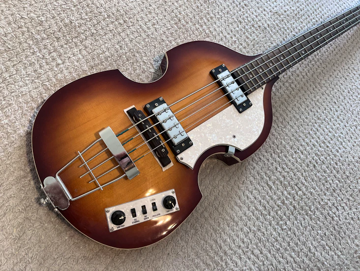 Hofner ignition violin bass