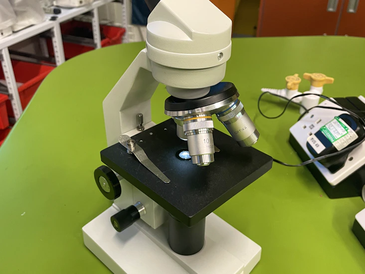 Light microscope x8