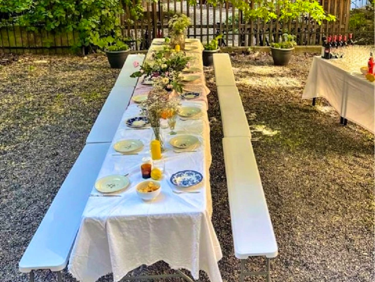 Hopfällbara bord (3 st. bord, 6 bänkar)