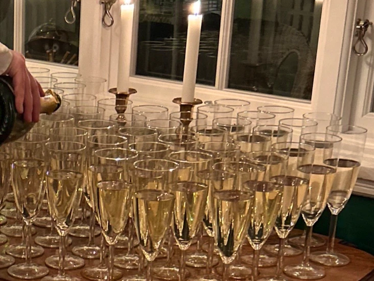 70 champagne-glas (eller färre)