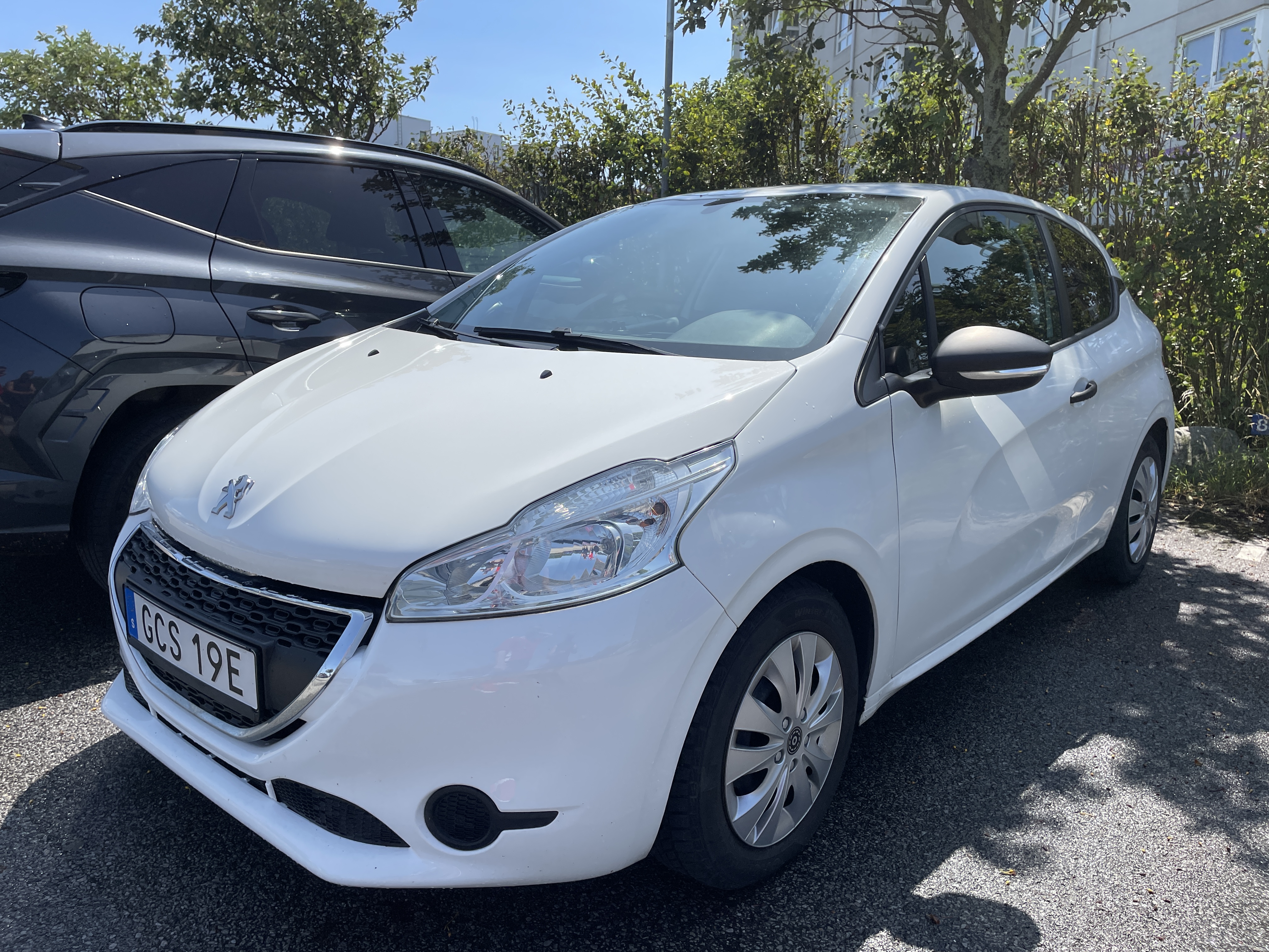 Peugeot 208 1.0 vti (2014) - white 3 door