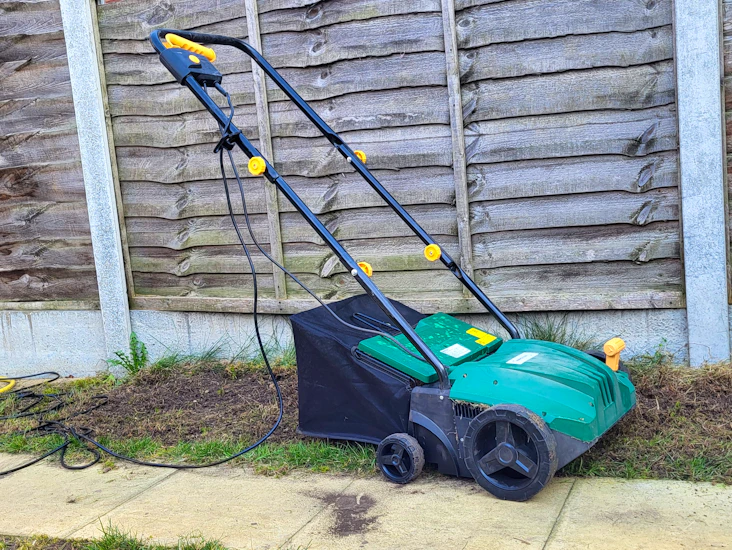 Lawn & moss scarifier & leaf raker