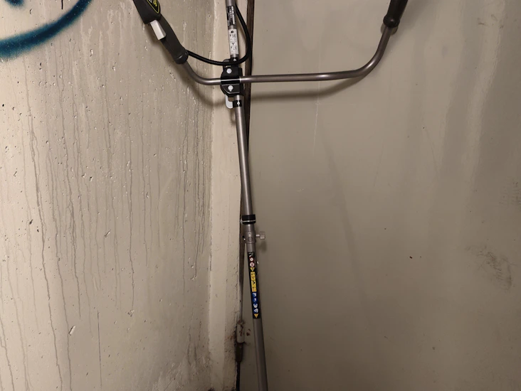 Ryobi obc1820b 18v grass trimmer + 2 12.0 batteries