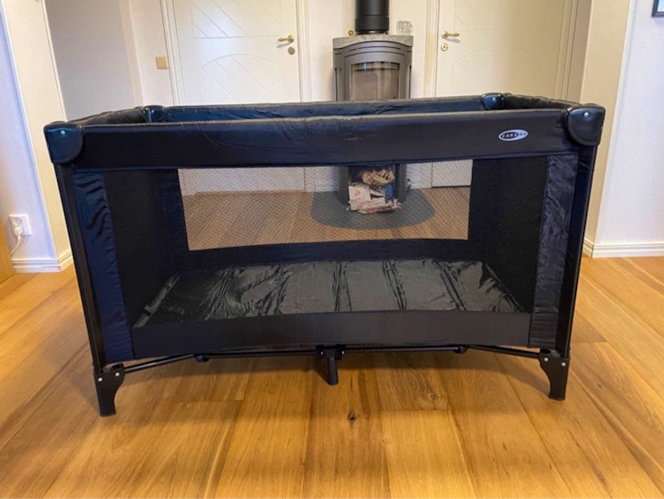 Ihopfällbar resesäng