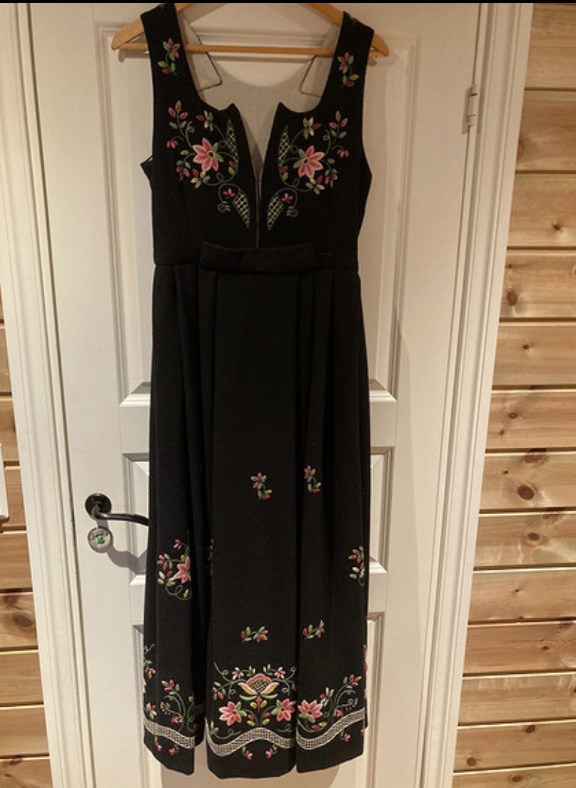 Leier ut ny lundebybunad