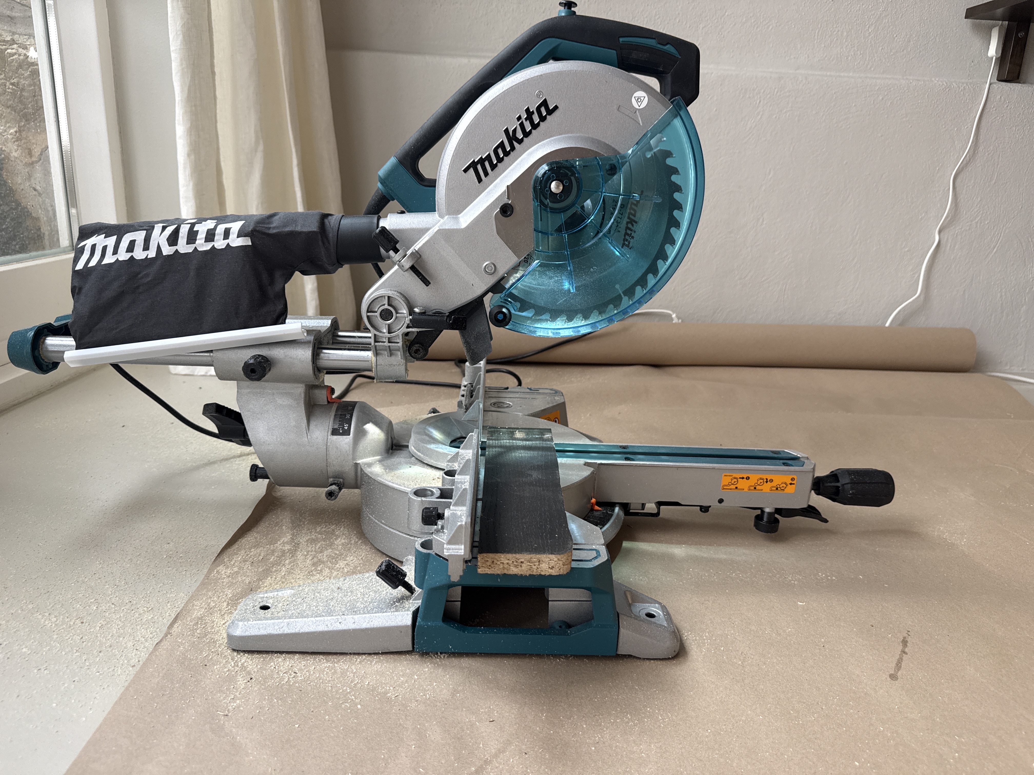 Sprillans ny makita kap- och gersåg med stativ 