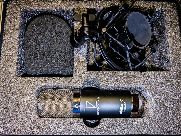 Steller x2 large diaphragm microphone with shock mount