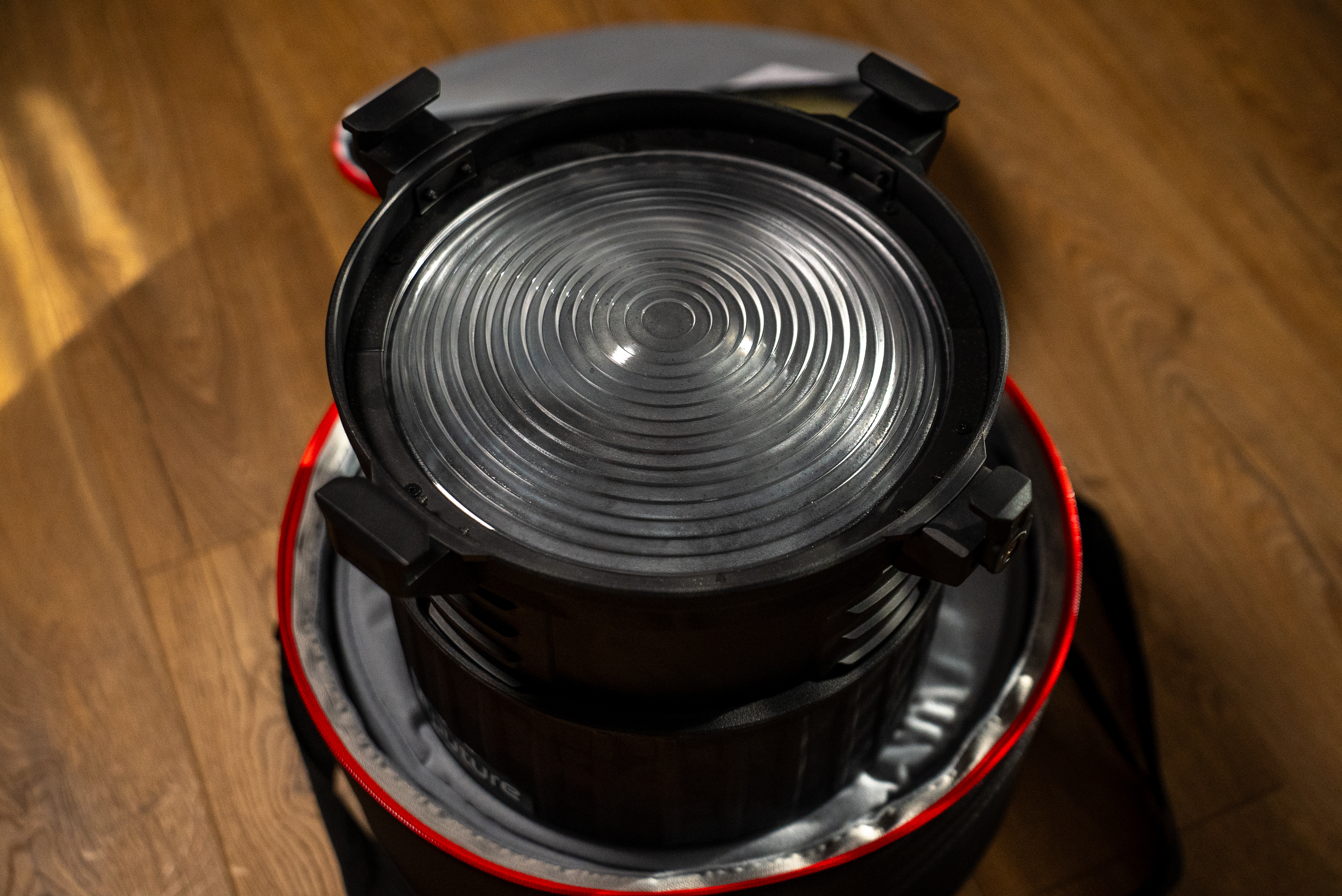 Aputure f10 fresnel