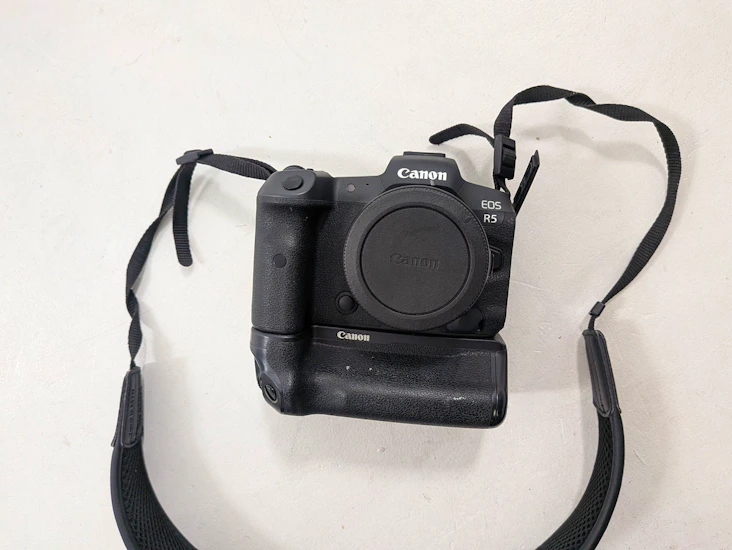 Canon r5 mkii, ef adaptor, dual battery grip, strap