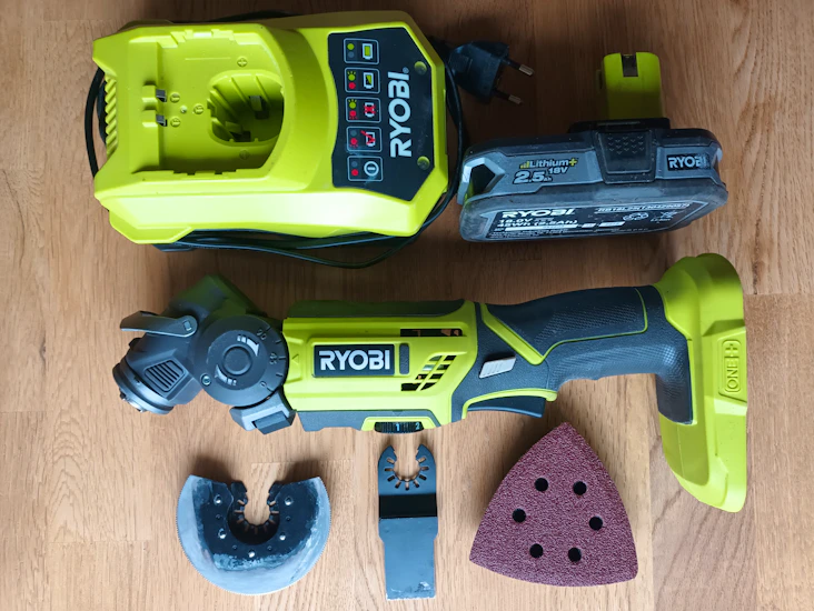 Multiverktyg med vridbart huvud