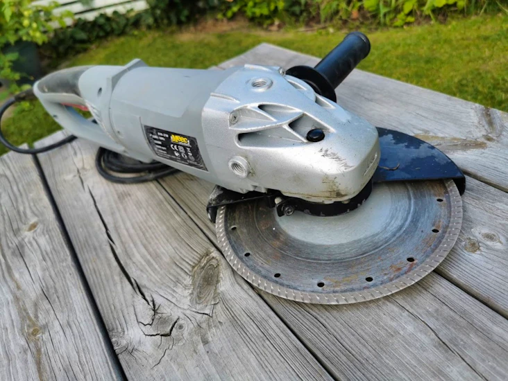 Vinkelslip 2350 w med 230 mm diamantklinga