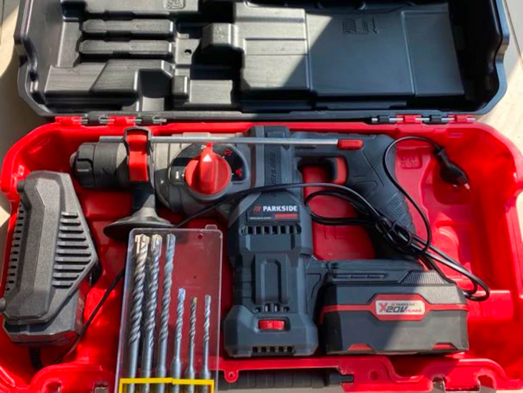 Kraftig batteridriven borrhammare