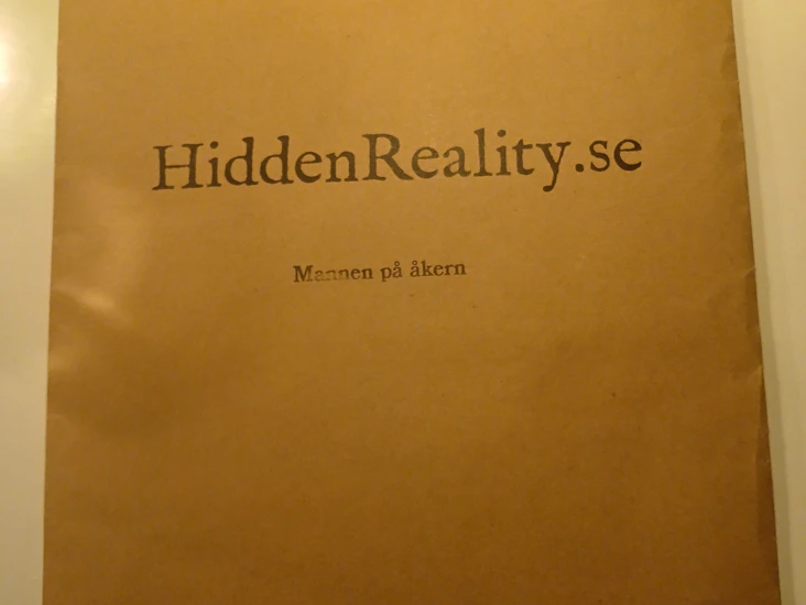 Hidden reality- mannen på åkern.