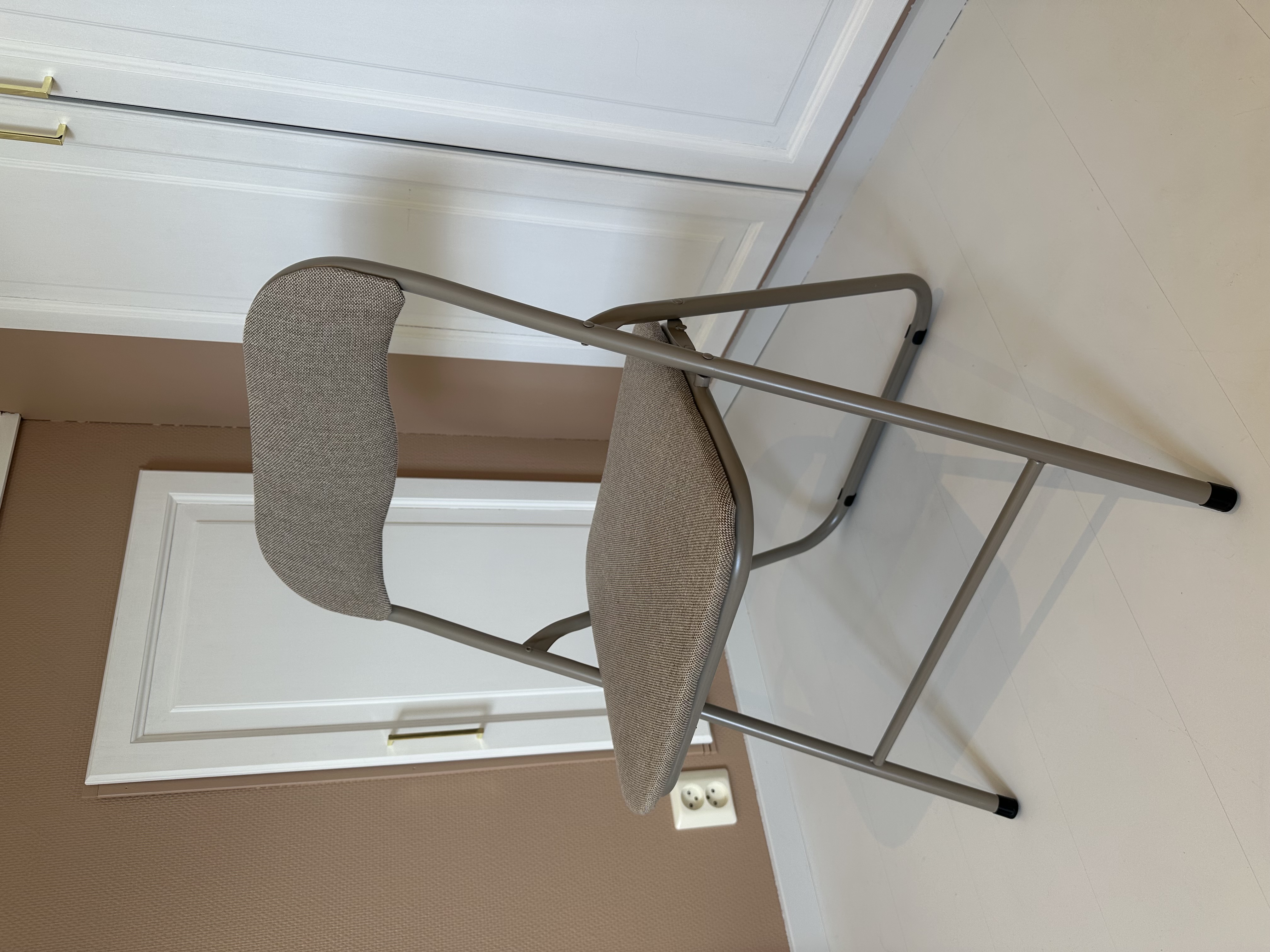 8 stoler og bord