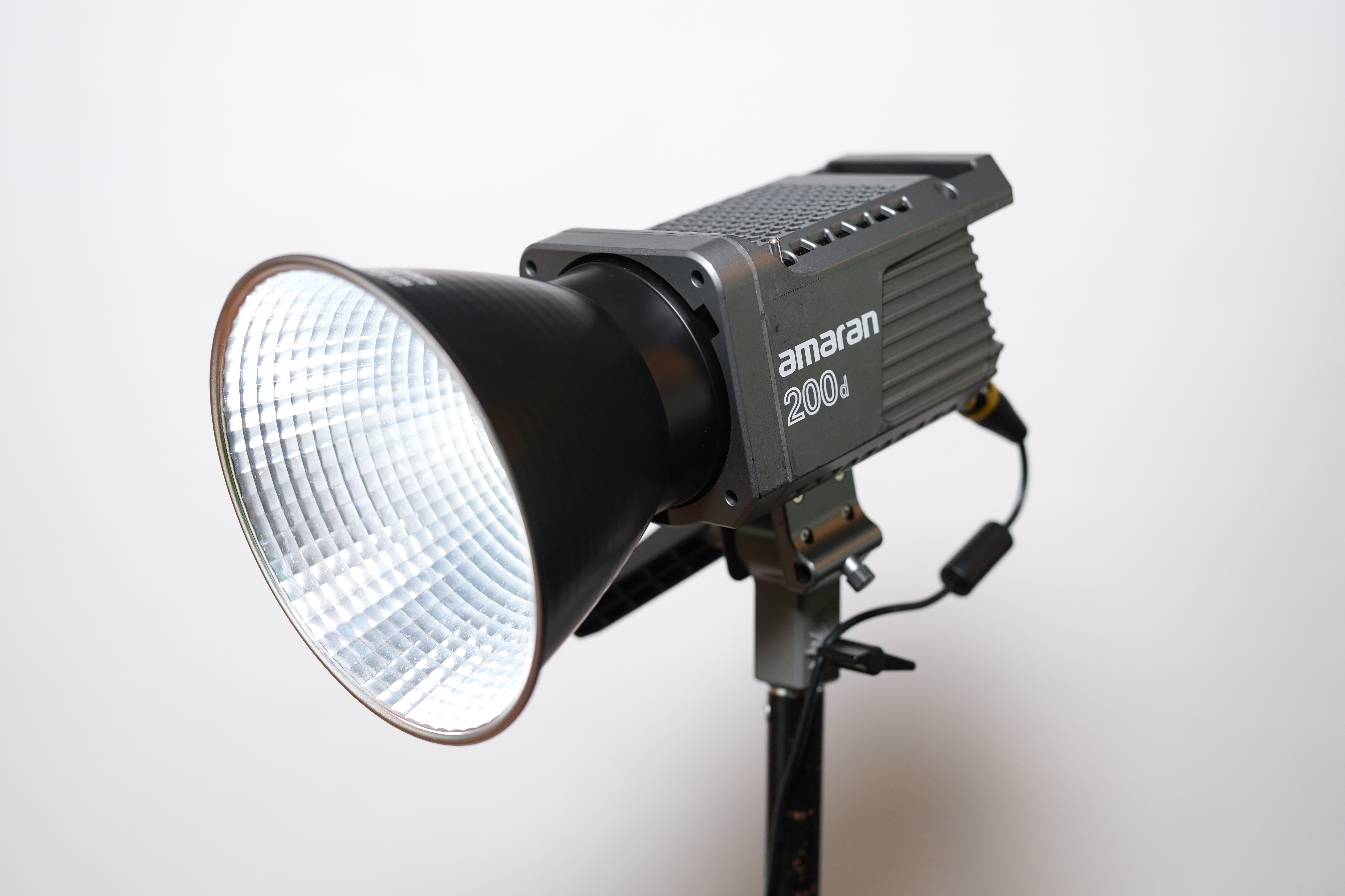 Aputure amaran 200d