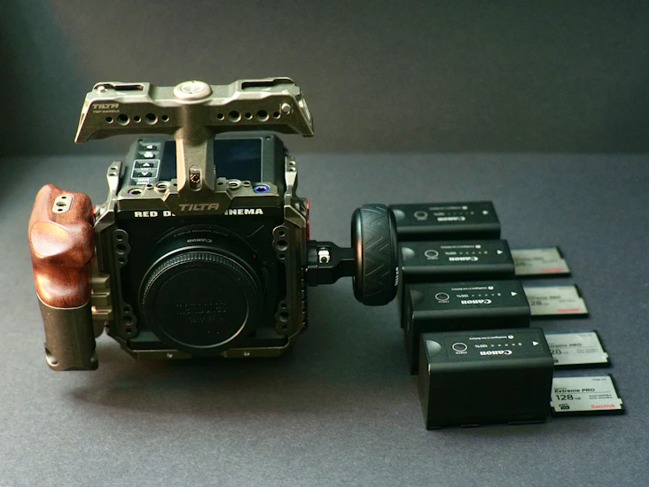 Red komodo 6k raw cinema camera - basic package