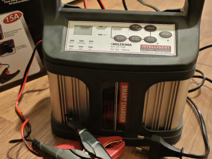 Biltema 12v car lead battery charger