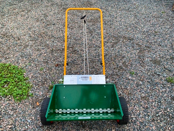 Såmaskin/gödningsspridare från hörby bruk