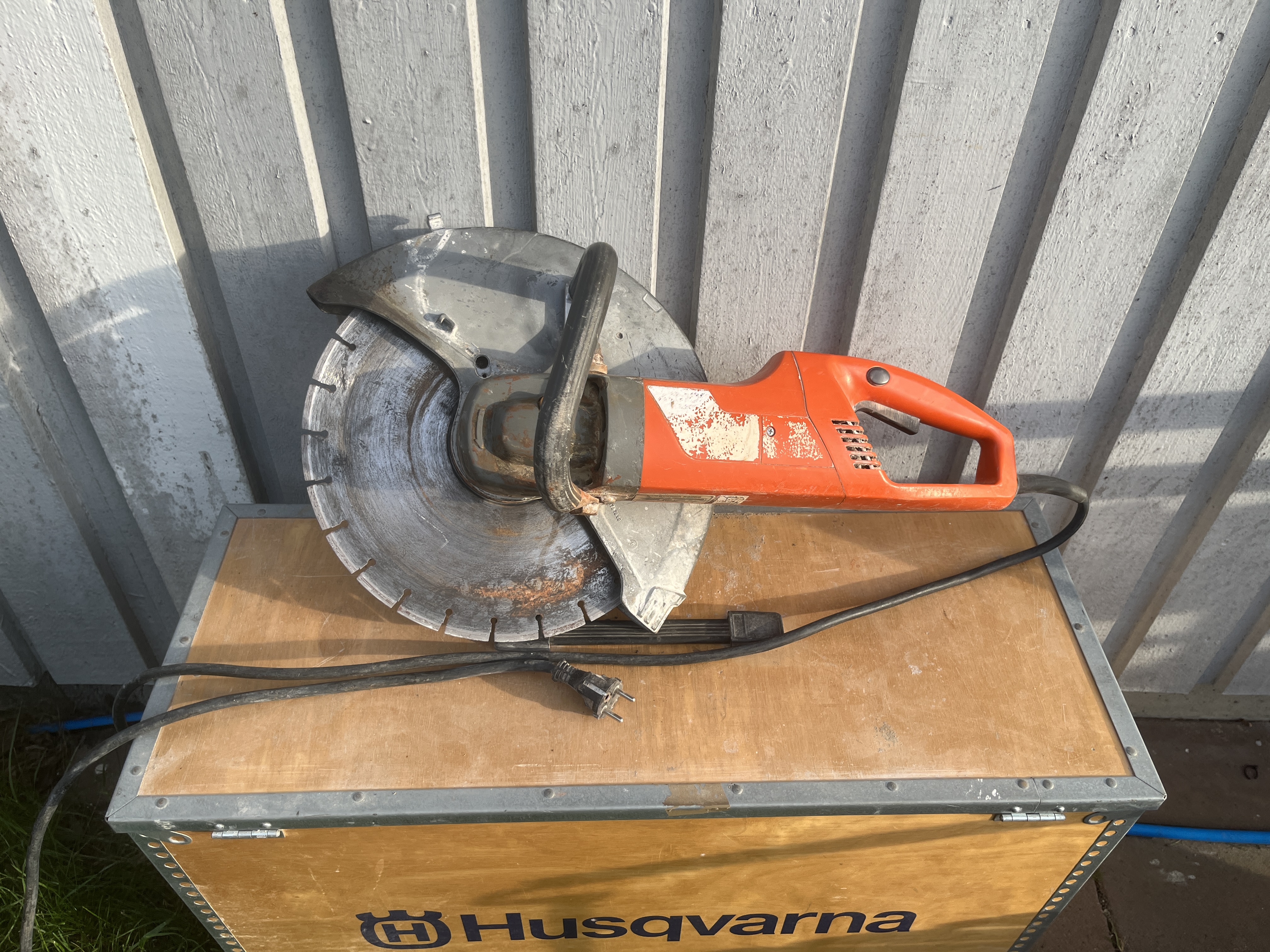 Kapmaskin / motorkap  husqvarna k3000