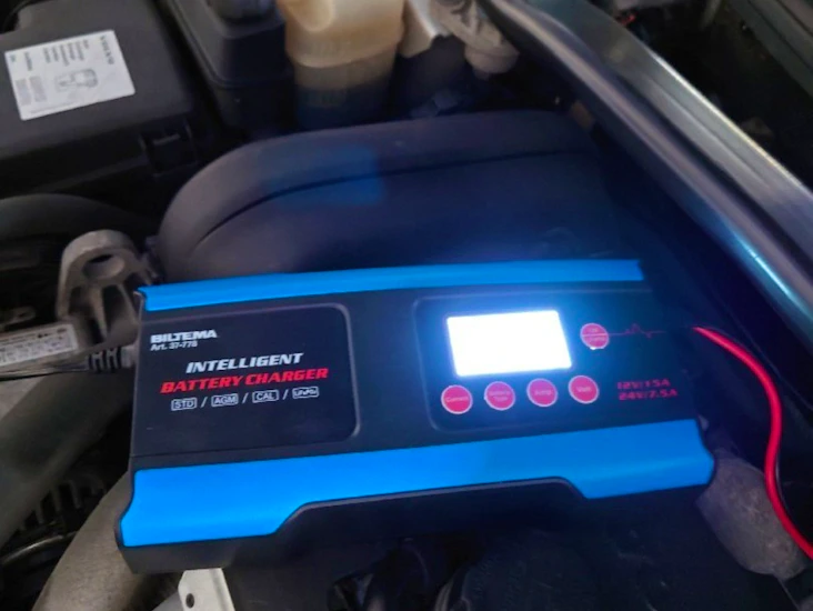 Batteriladdare. 12/24v 15a