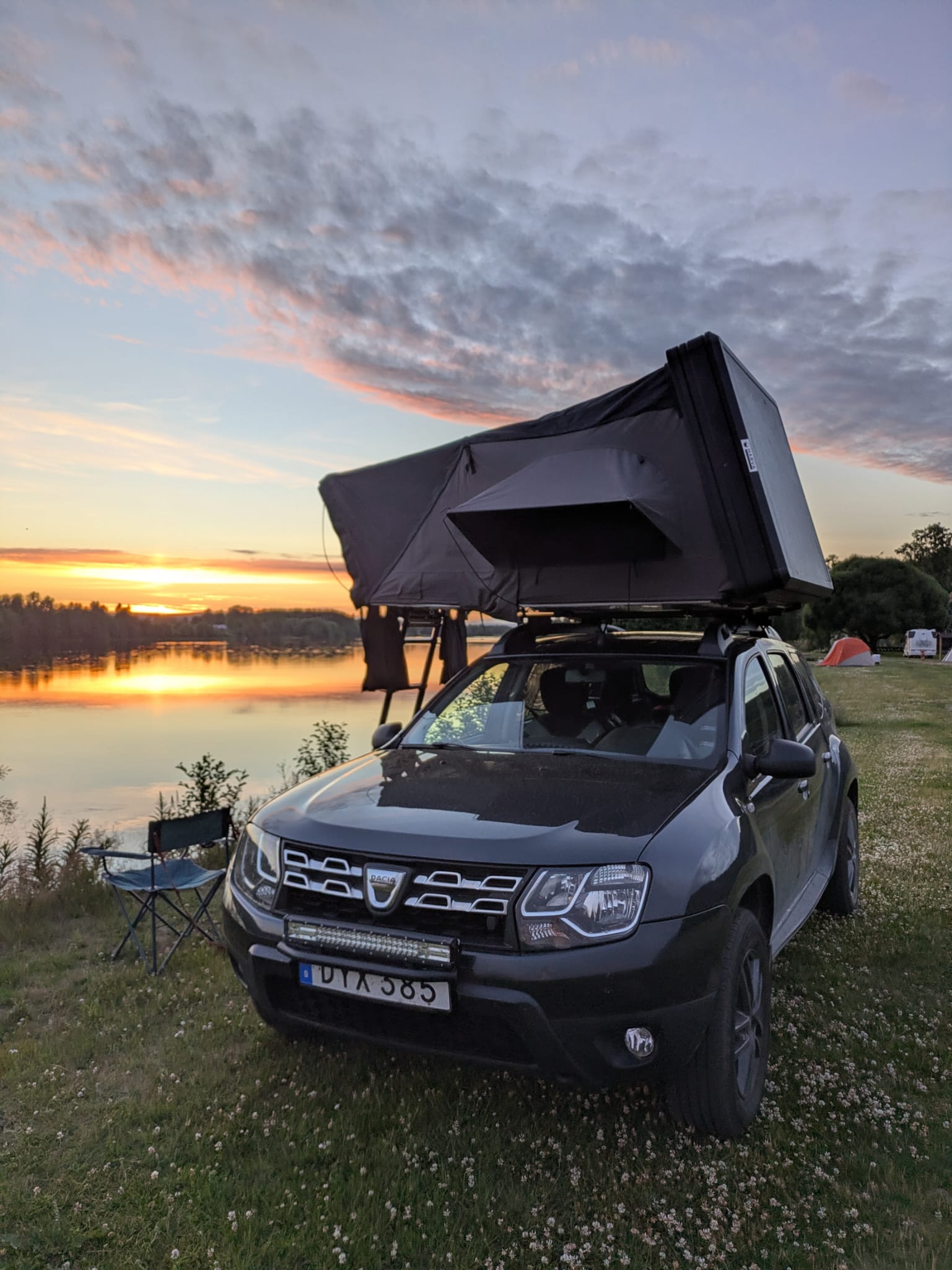  dacia duster 4x4 med harva alven taktält – redo för äventyr