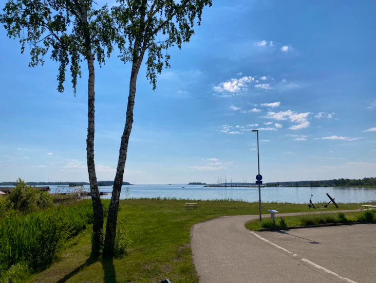 Nybyggd stuga timmernabben nära fiske/ bad.