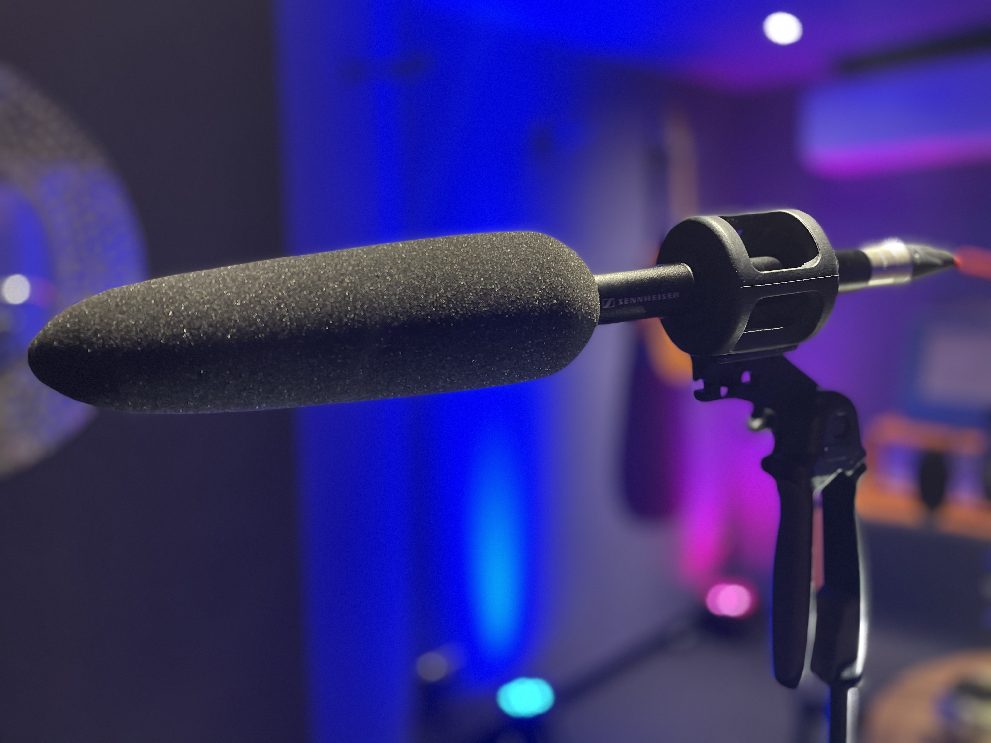 Sennheiser shotgun mic with windshield and 1.5m boom pole