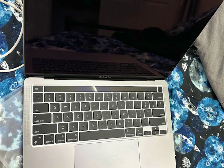 Macbook pro 13.3" - m1 chip 8gb memory - 256gb ssd for rent