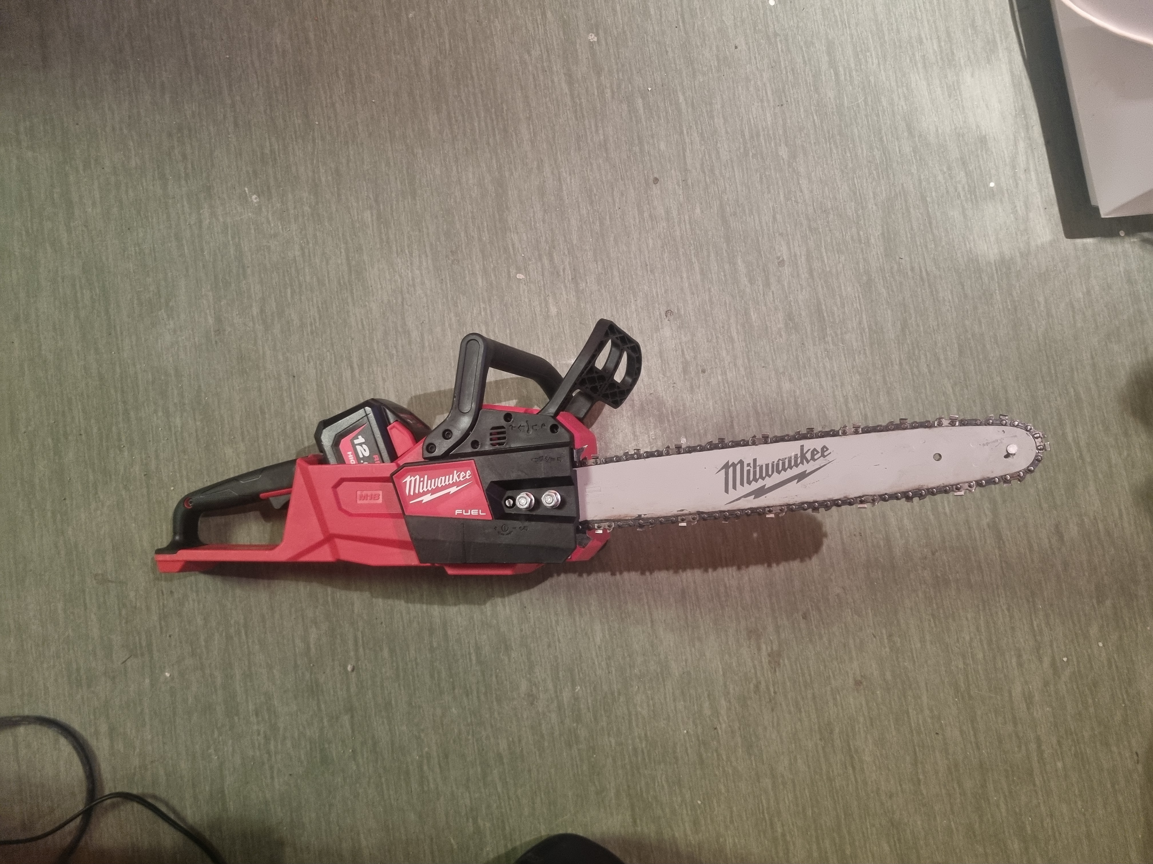 Batteri dreven motorsag 40cm kjede