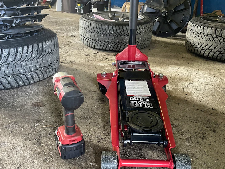 Däckskiftekit/hjälp vid skifte