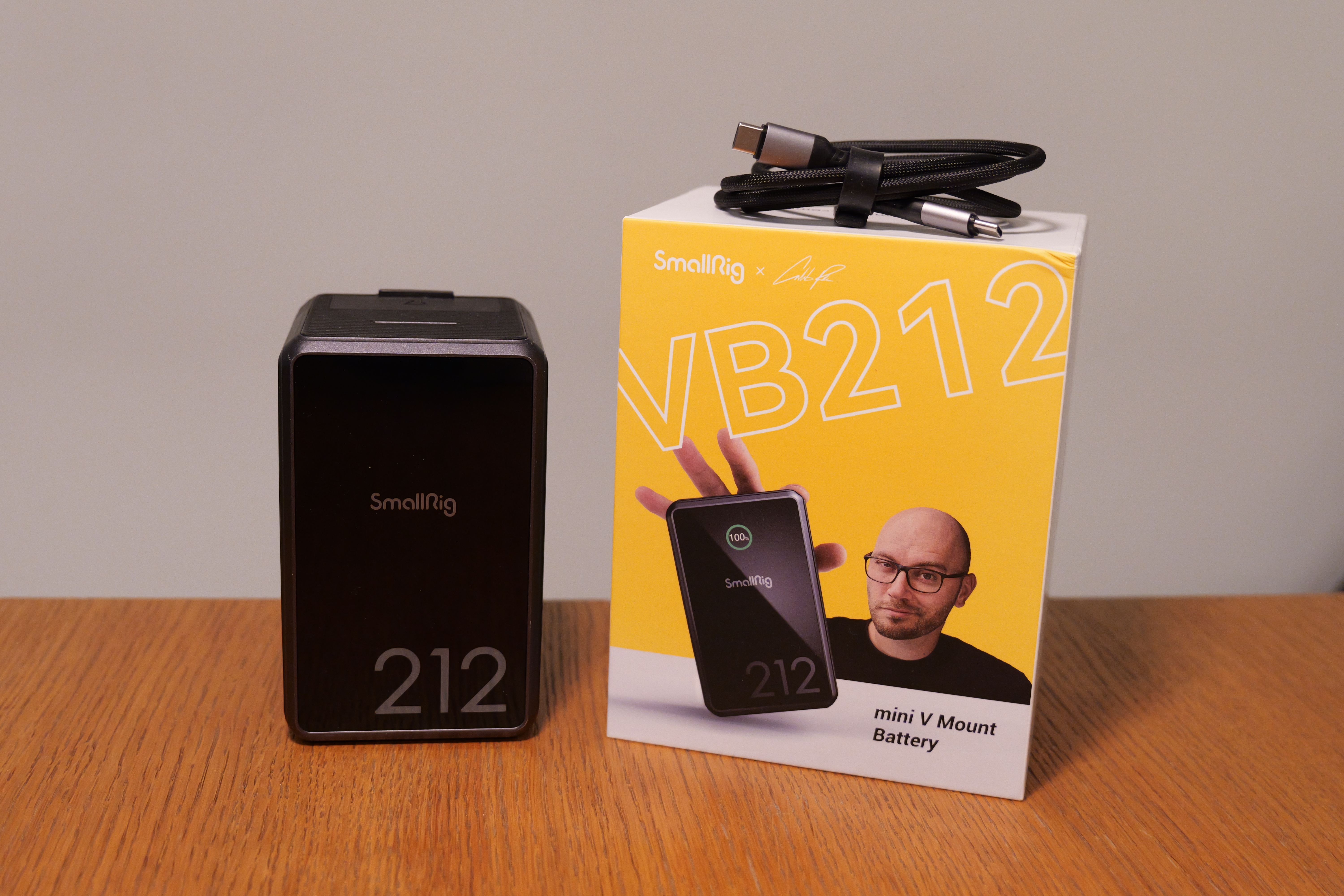 Smallrig vb212 v-mount with 240w usb-c cable