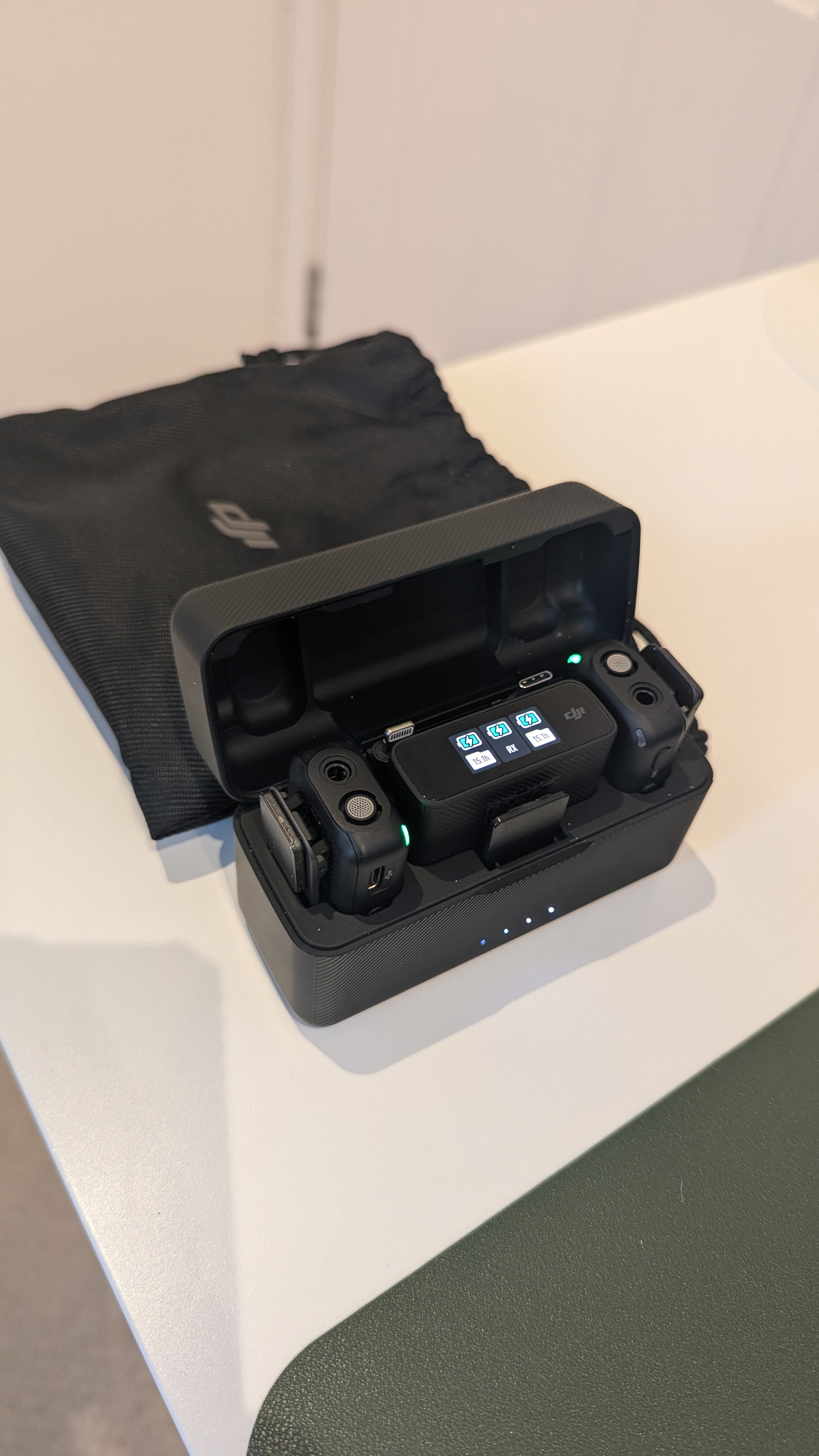 Dji wireless lavalier microphone (2 mics / 1 receiver + charging case)