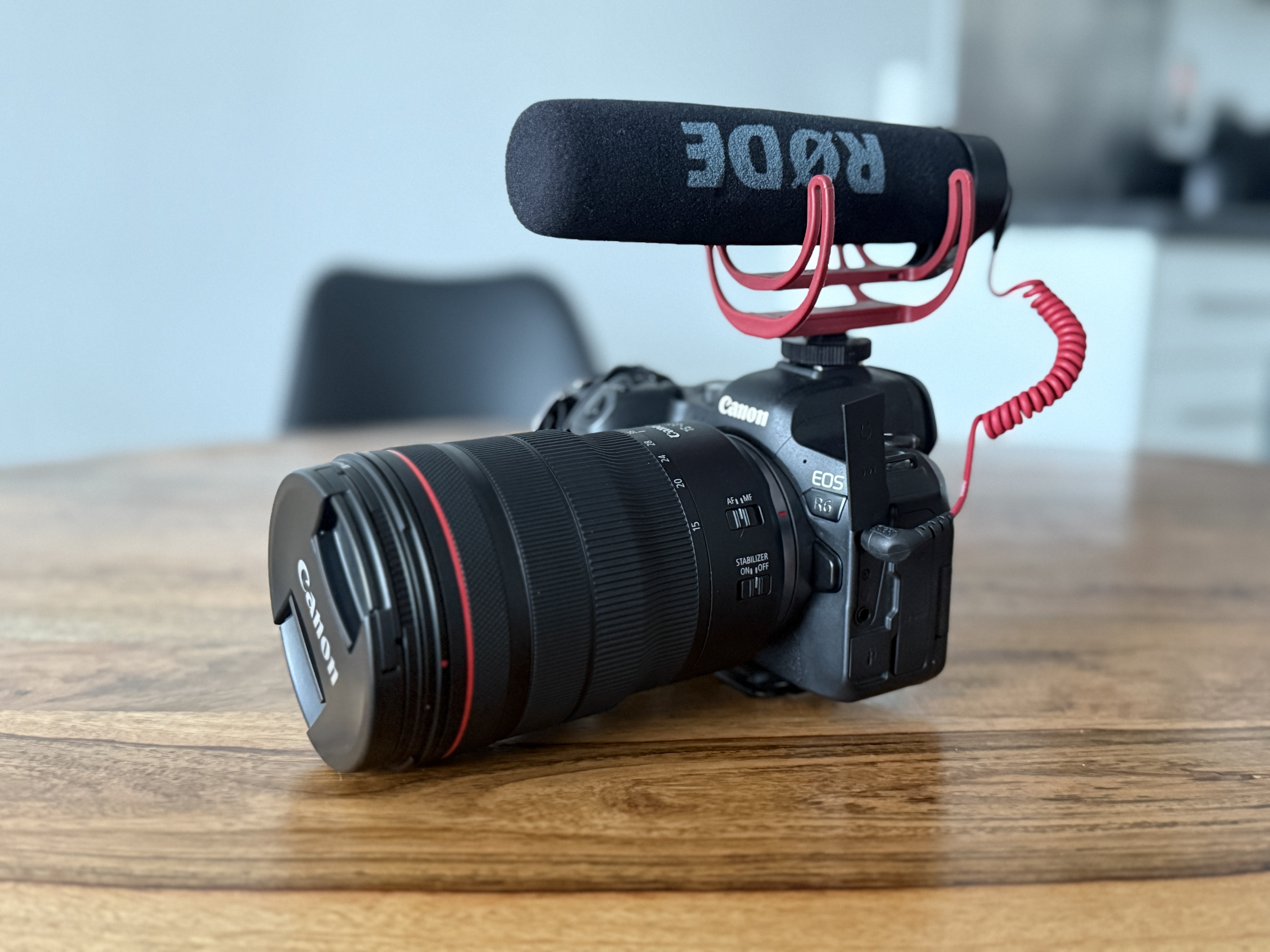 Canon r6 + rf15-35mm + rode mic video bundle 
