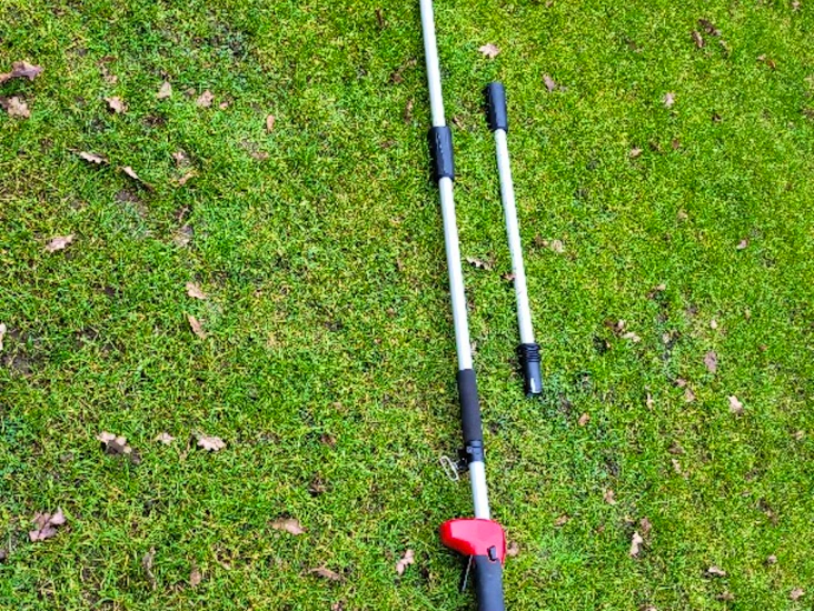 Batteridriven grensåg med teleskopskaft