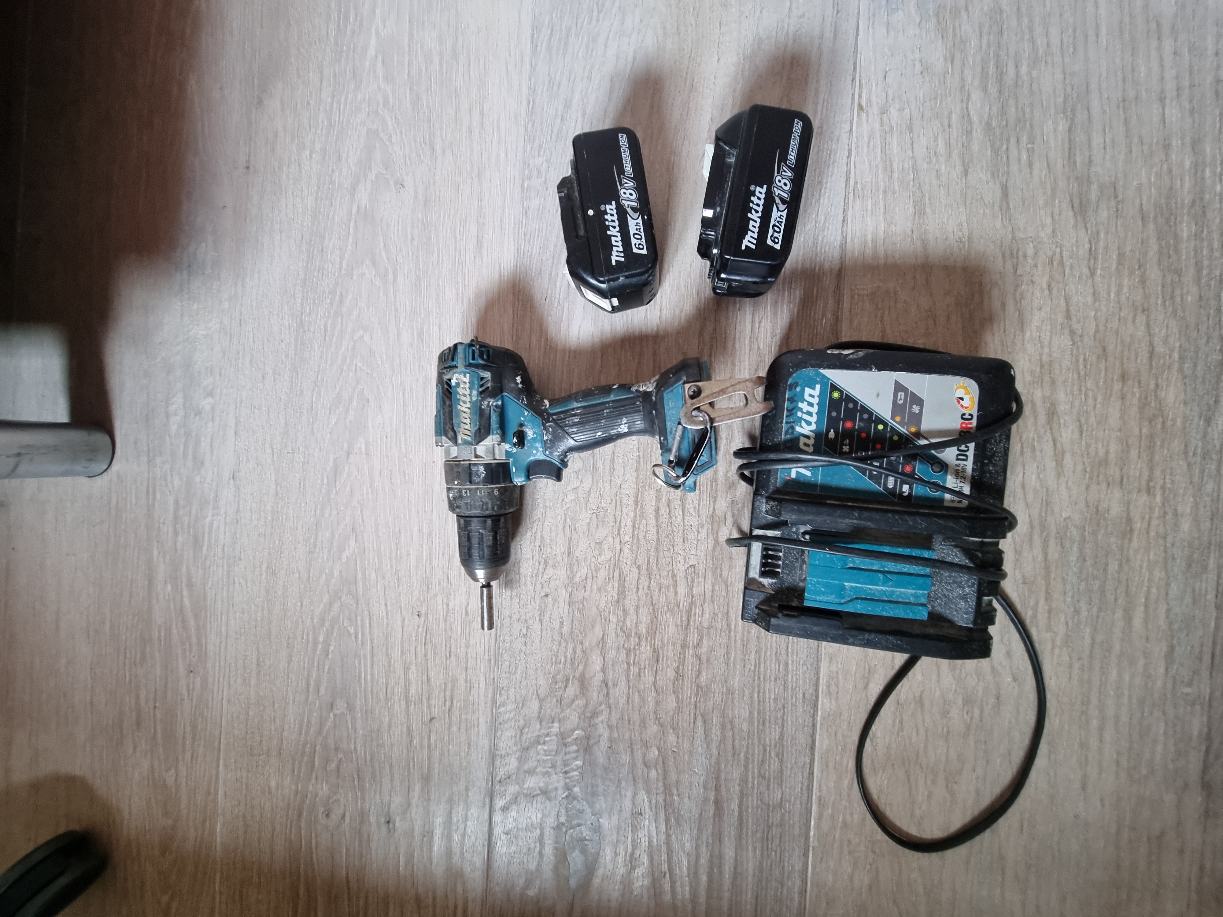 Makita iskuporakone dhp484